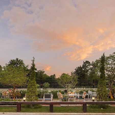 Picha Ville Resort Watthana Nakhon Buitenkant foto
