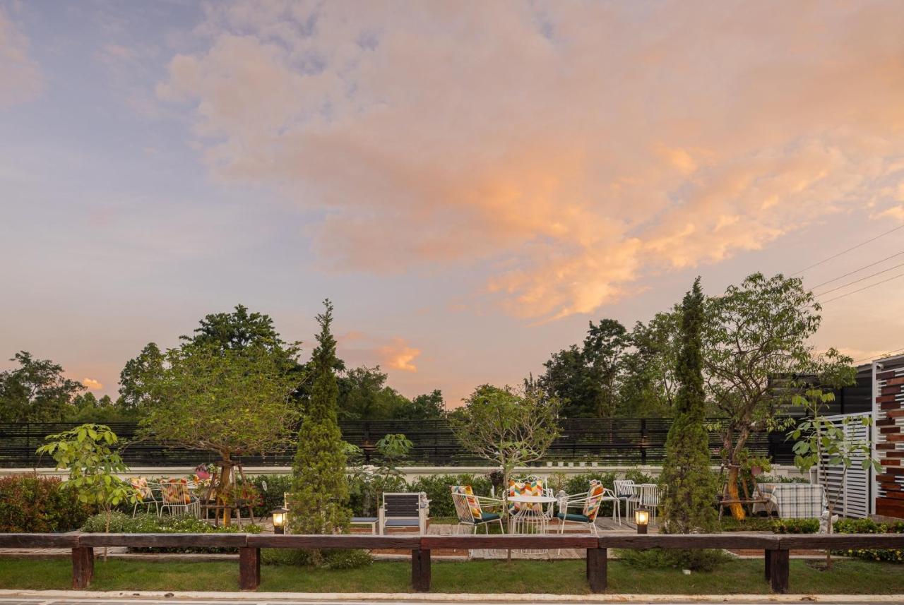 Picha Ville Resort Watthana Nakhon Buitenkant foto